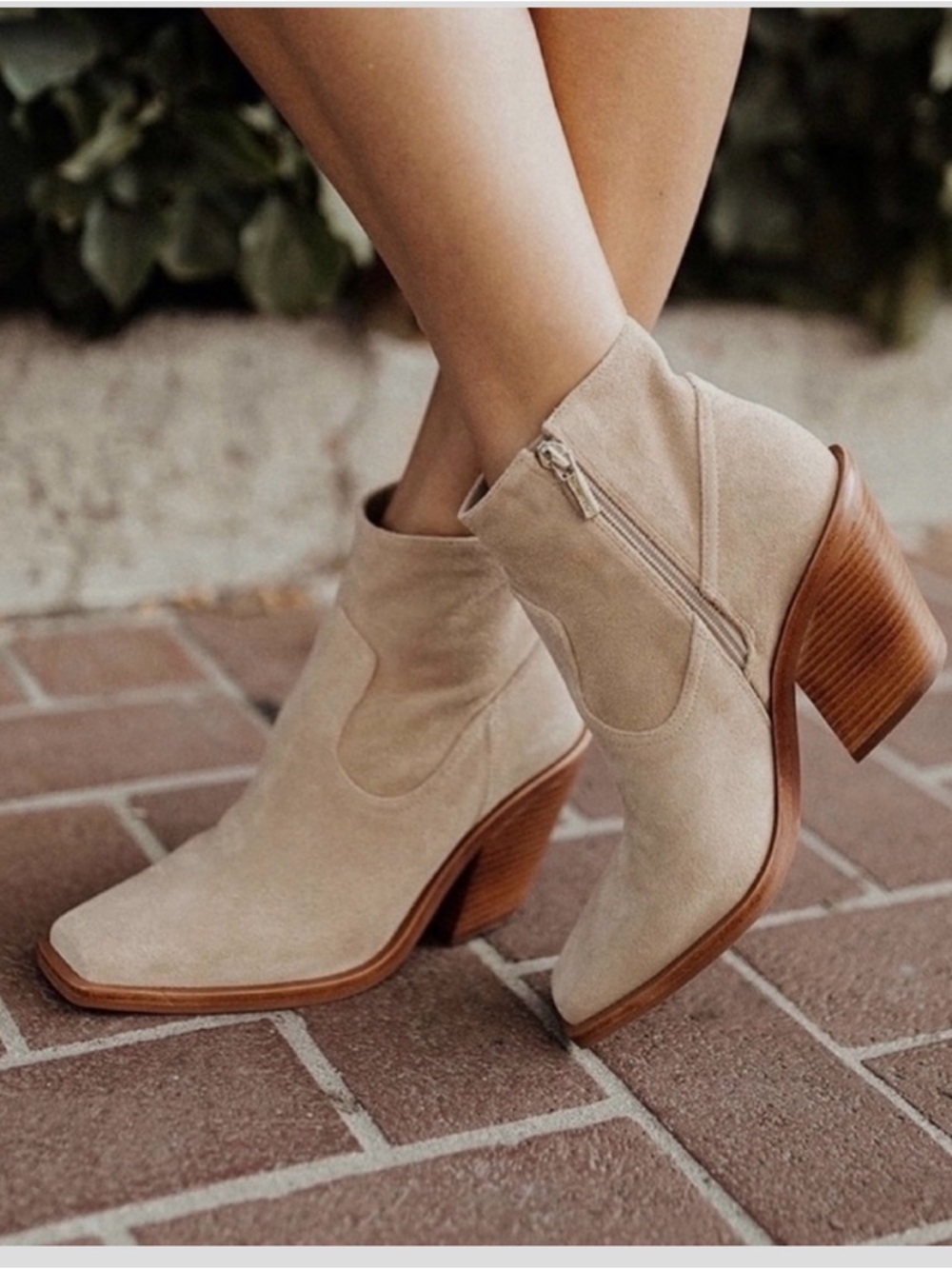 NWT Vince Camuto Amtinda Ankle Boots Tortilla Suede Western Booties Size 7